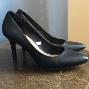 Black pumps - size 10